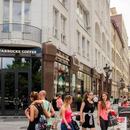 Your Frisky In The Iconic Vaci Street Сasa de vacaciones Budapest