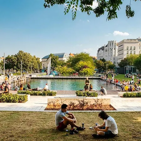 Сasa de vacaciones Your Frisky In The Iconic Vaci Street *